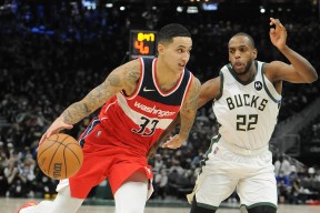 包含今晚体能课后，密尔沃基雄鹿复出首秀备战意大利杯，信心回归，资深球员宣示担当的词条