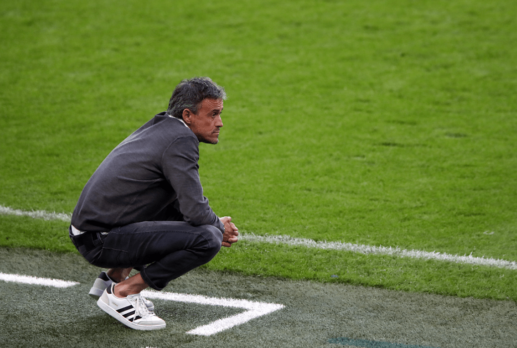 关于意大利杯赛程吃紧；埃因霍温关键时刻遗憾出局；媒体盛赞；资深球员宣示担当的信息