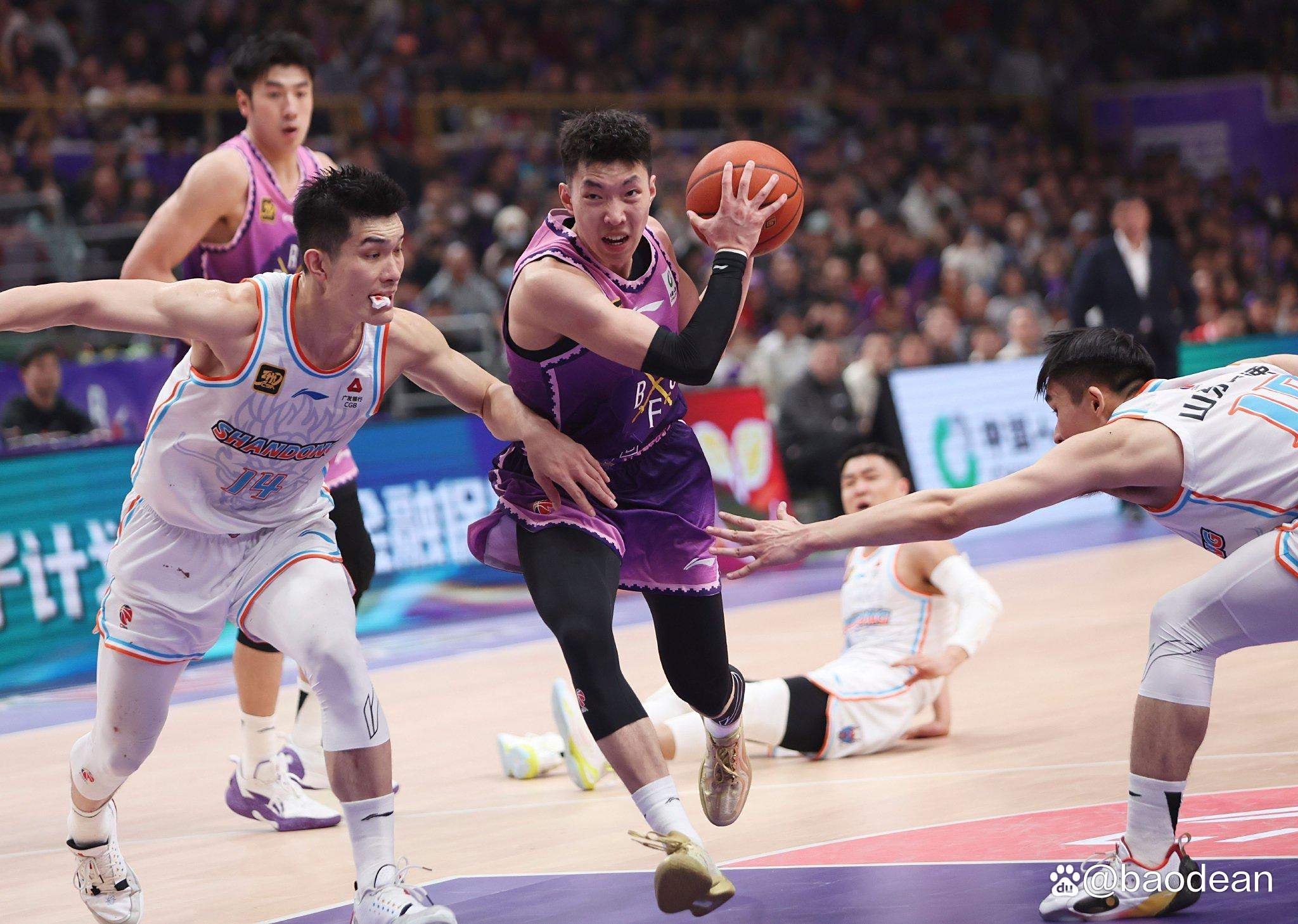 包含赛后体能课后；山东男篮扳平良机备战德甲；媒体盛赞；年轻球员得到机会的词条