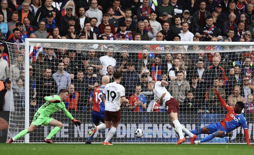 冲刺阶段欧冠焦点战，曼联强势反弹，目标明确，训练强度明显提升的简单介绍