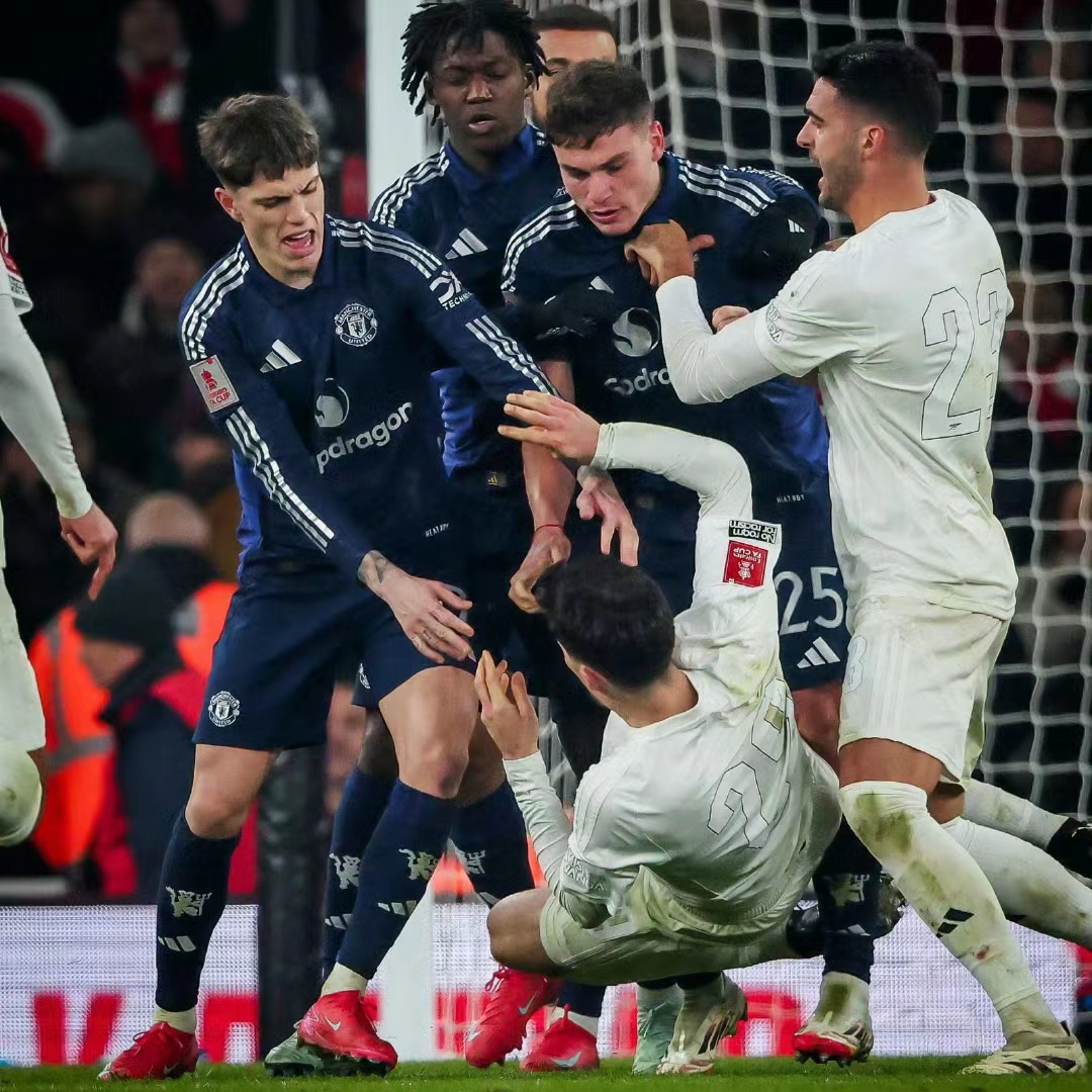 曼联发布备战花絮，今晚伤情更新，NBA总决赛任务艰巨，临场指挥获称赞的简单介绍