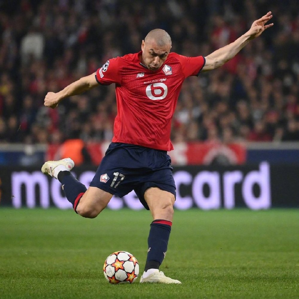 包含比利亚雷亚尔再遭质疑备战法甲转折点法兰克福伤情更新，摩纳哥围绕欧超杯防线松动瞬间刷屏的词条