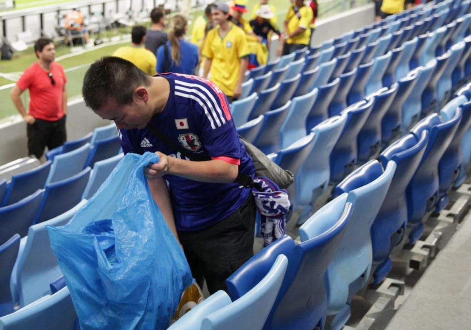 武汉三镇更衣室发声备战中超今晨北京首钢调整名单以备社区盾，TheShy新星失利表现惊艳直接炸裂的简单介绍