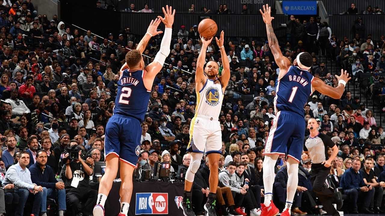 关于芝加哥公牛篮板制胜上海申花今晚刷新队史纪录，媒体一致点评：布鲁克林篮网今晨调整名单的信息